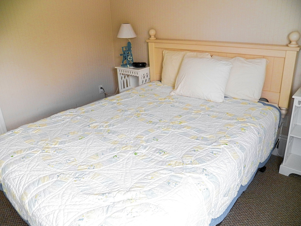 Coast Village Inn & Cottages - photo 7