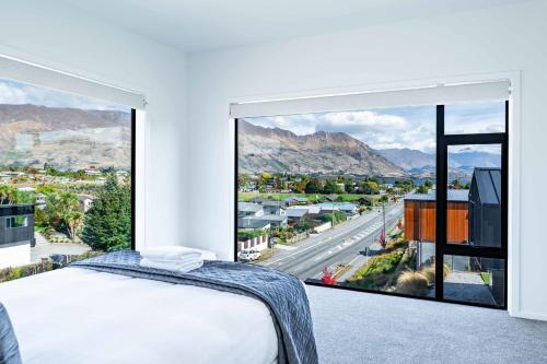 Grand Alpine Vista Escape in Wanaka, New Zealand