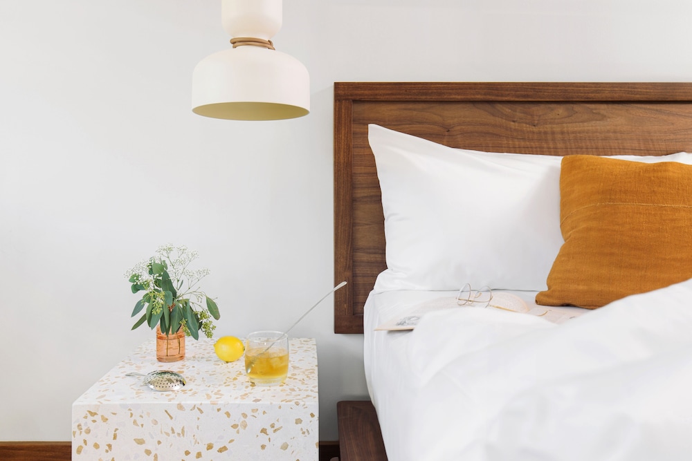 Silver Lake Pool & Inn - photo 5