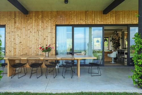 Modern Villa with Pool & Mountain Views by Wehost