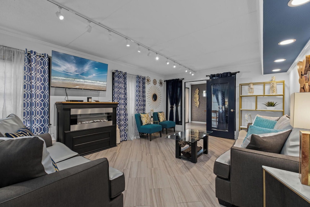 Luxury Ground Floor Condo 1 Block to Beach & Bay — 4-Star Luxury Hotel in South Padre Island, United States