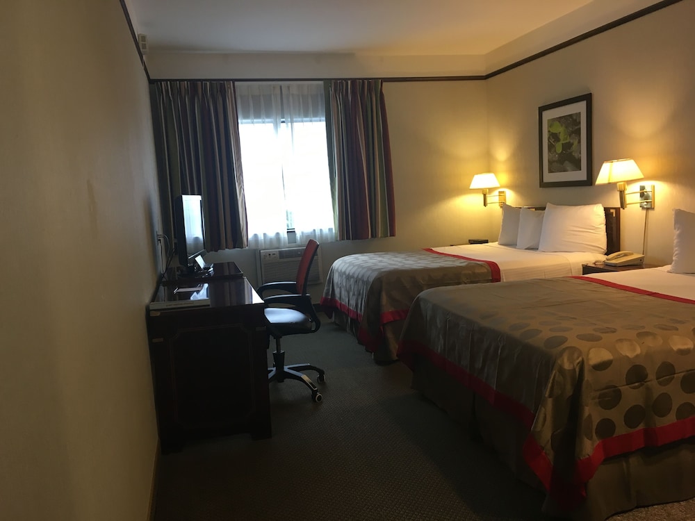 Ramada Portland Airport - photo 8