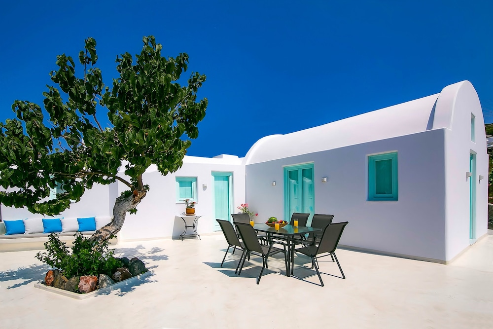 Mulberry Villa — 4-Star Luxury Hotel in Oia, Greece