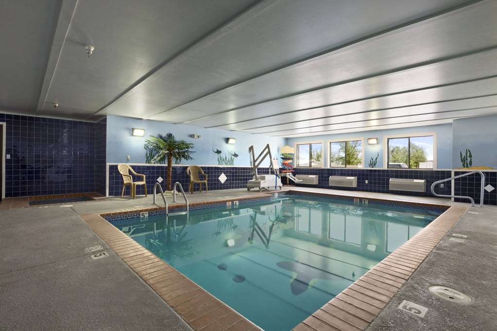 Super 8 by Wyndham Childress - photo 4