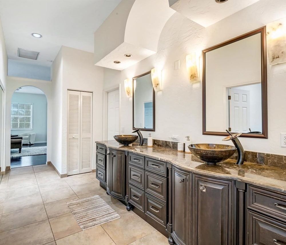 Siesta Key Marvel Pool SPA Deeded Beach Access - photo 104