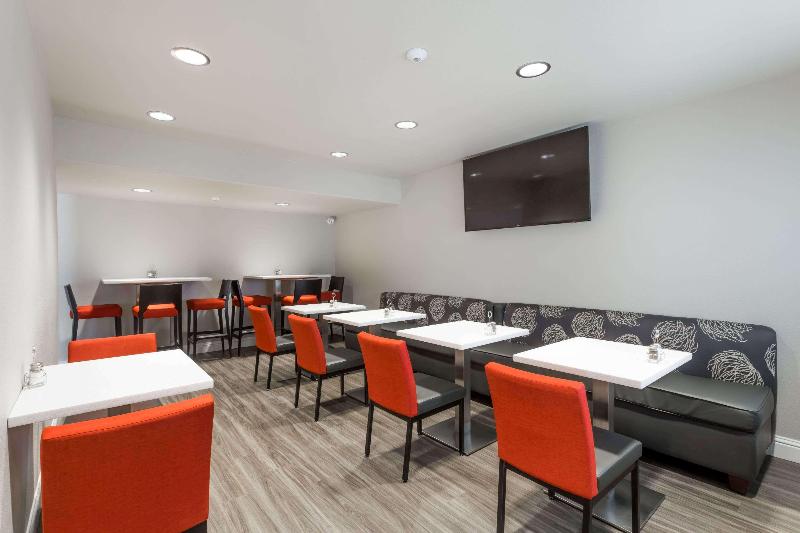 Days Inn by Wyndham Yosemite Area - photo 10