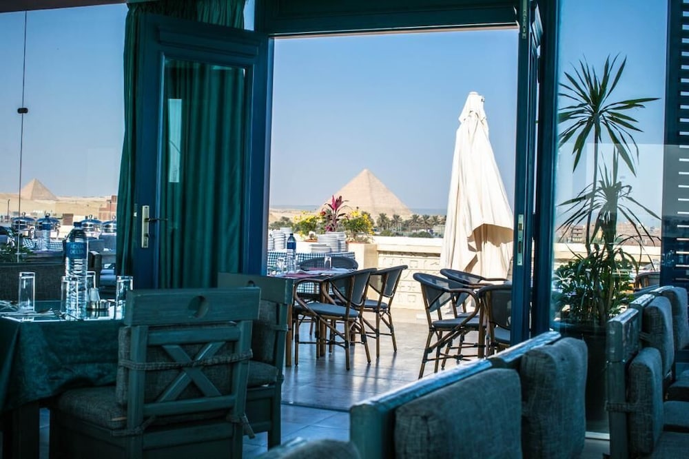 Pyramids Oasis Hotel - last minute hotel in Giza