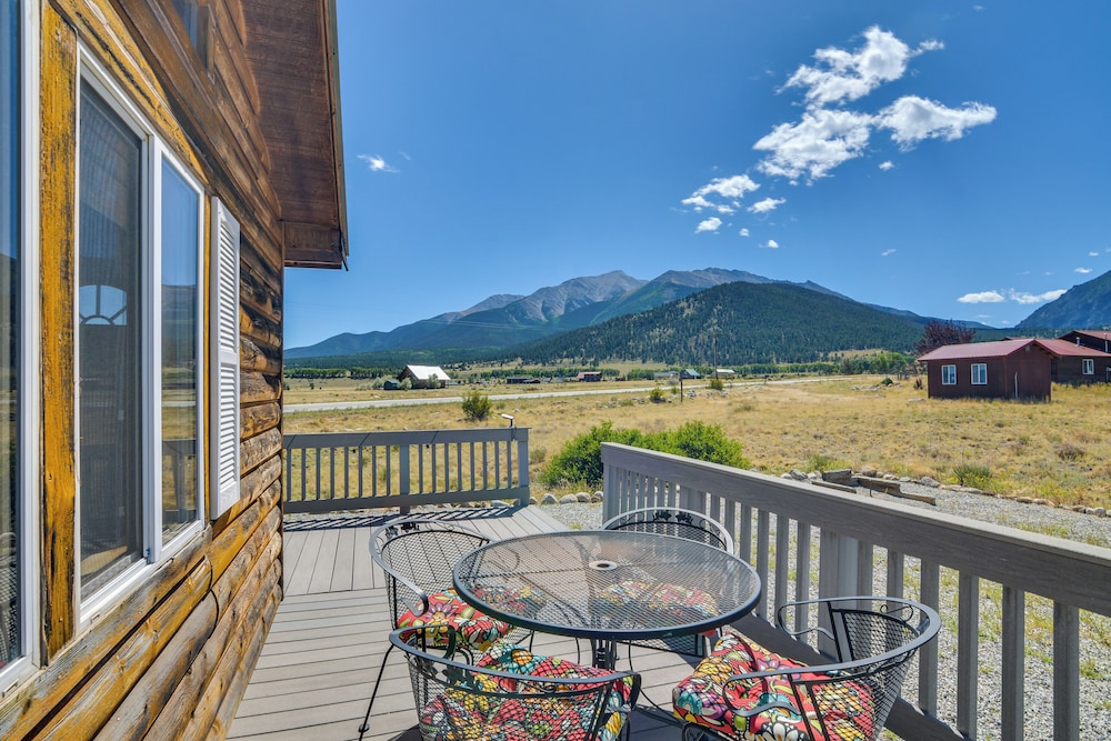 Spacious Buena Vista Home with Fire Pit Near Skiing — 4-Star Luxury Hotel in Buena Vista, United States
