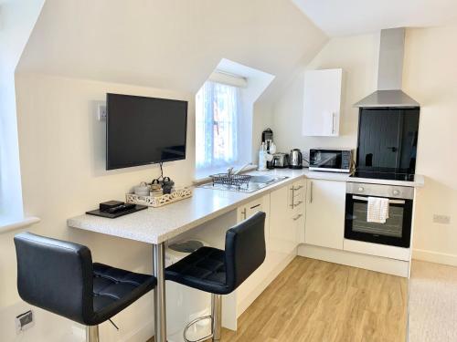 Meadow Wood Mews Modern Studio Apartment with Parking Pershore — 4-Star Luxury Hotel in Pershore, United Kingdom
