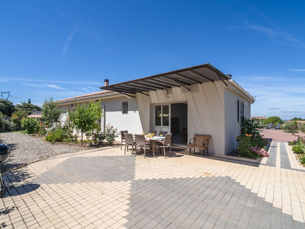 Luxury Villa With Private Swimming Pool in Oupia — 4-Star Luxury Hotel in Beaufort, France