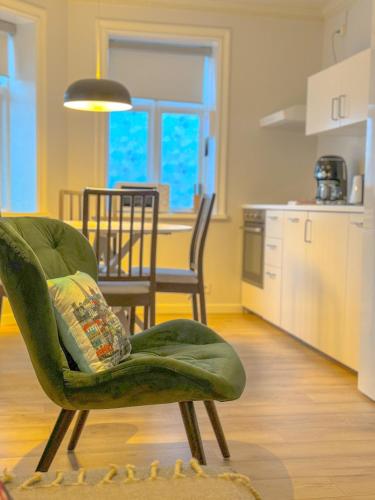 Enjoy Reykjavik Yellow Door Apartment