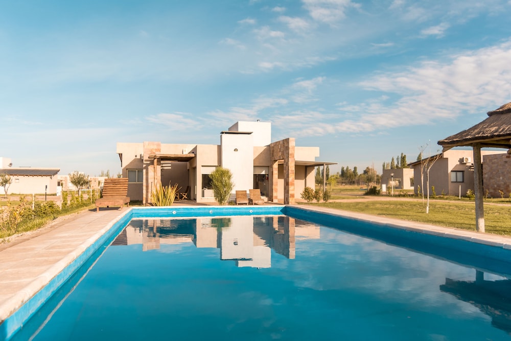 Azalea Luxury Lodge — 4-Star Luxury Hotel in San Rafael, Argentina