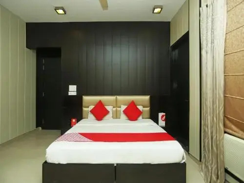 OYO Premium South City 1