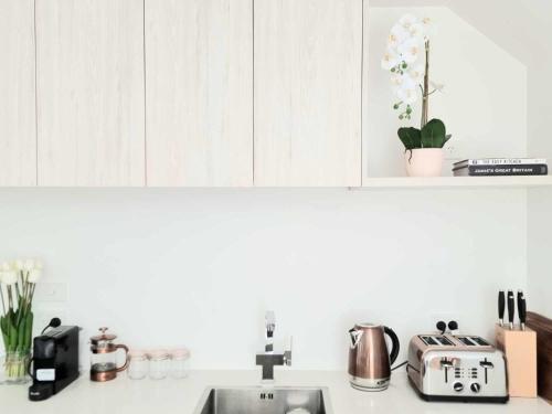 Elegant CBD Apartment — 4-Star Luxury Hotel in Christchurch, New Zealand