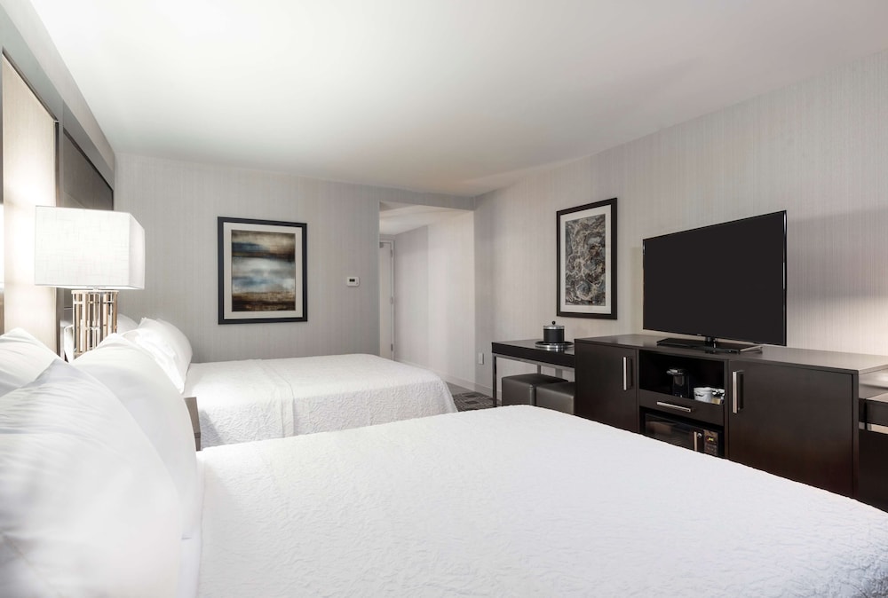 Hampton Inn & Suites Bridgewater - photo 16