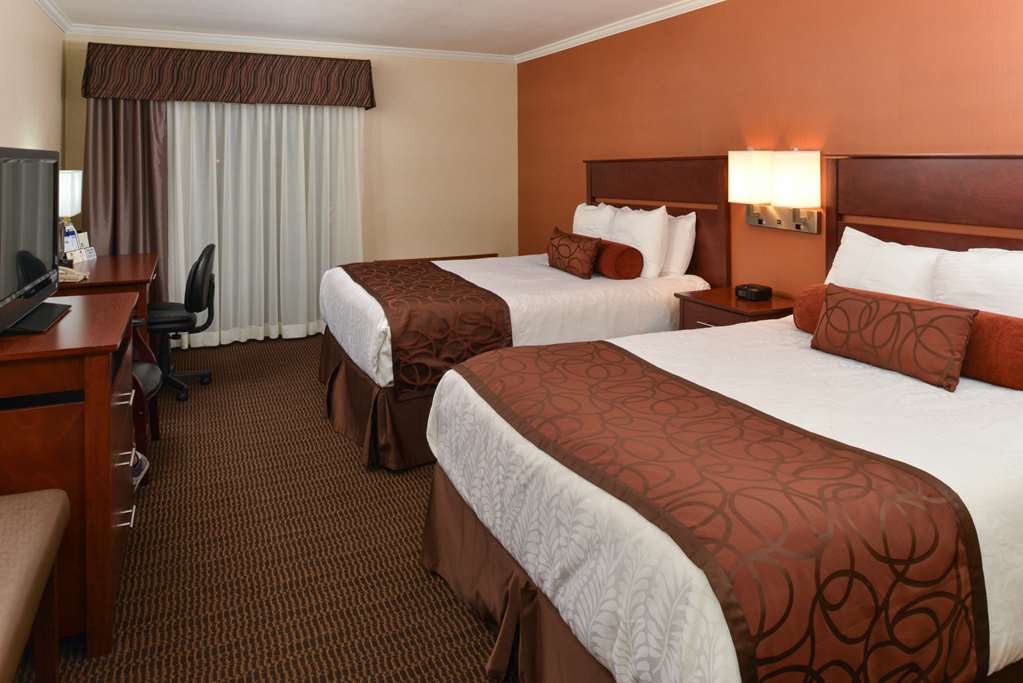 Best Western Plus Landmark Inn - photo 24