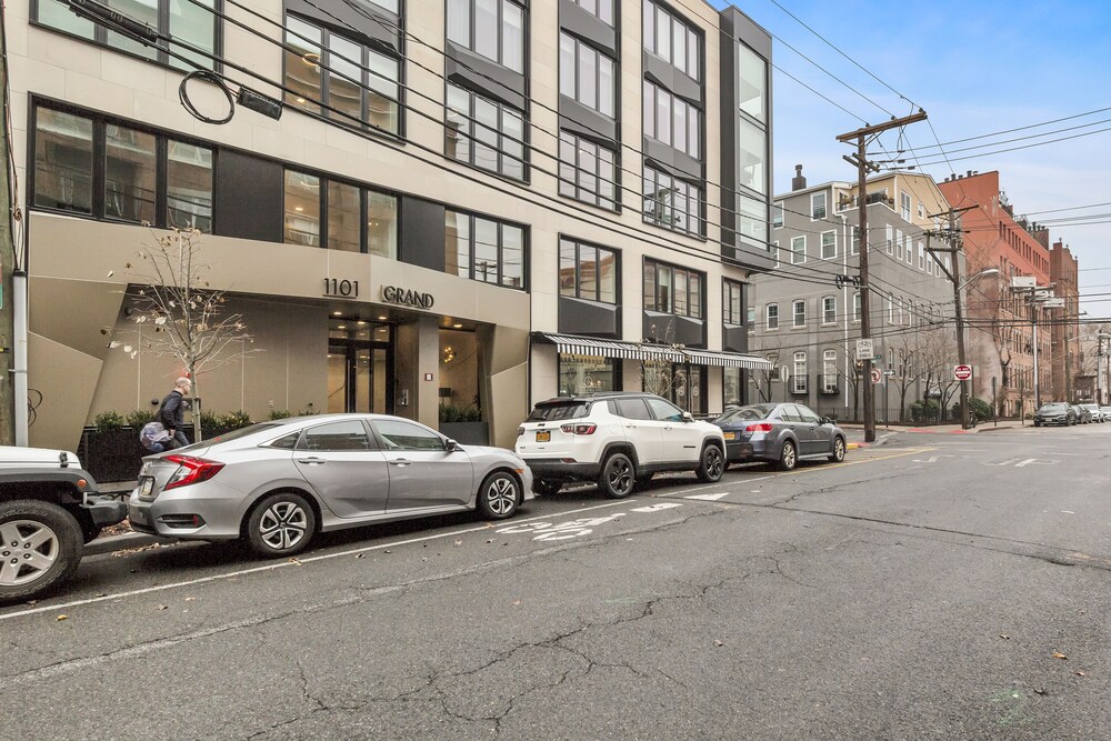 Dharma Home Suites Hoboken at Grand - photo 36