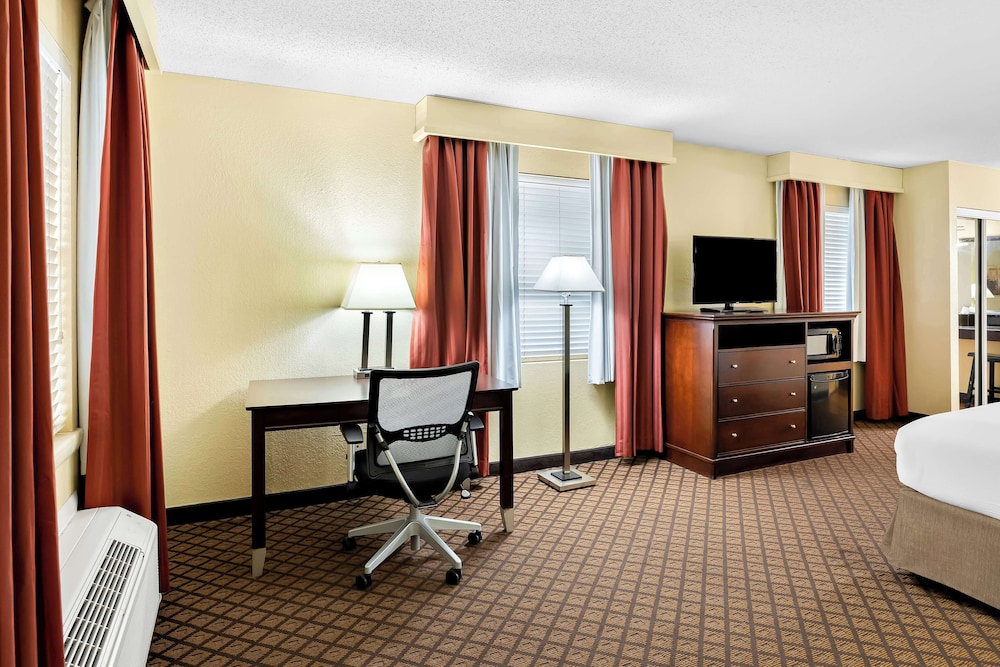 Best Western Coach House - photo 8