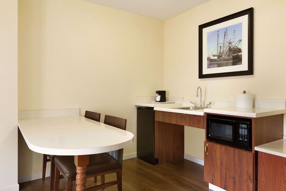 Hampton Inn & Suites Tarpon Springs - photo 16
