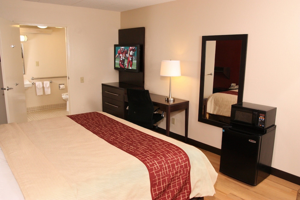 Red Roof Inn PLUS Philadelphia Airport - photo 13