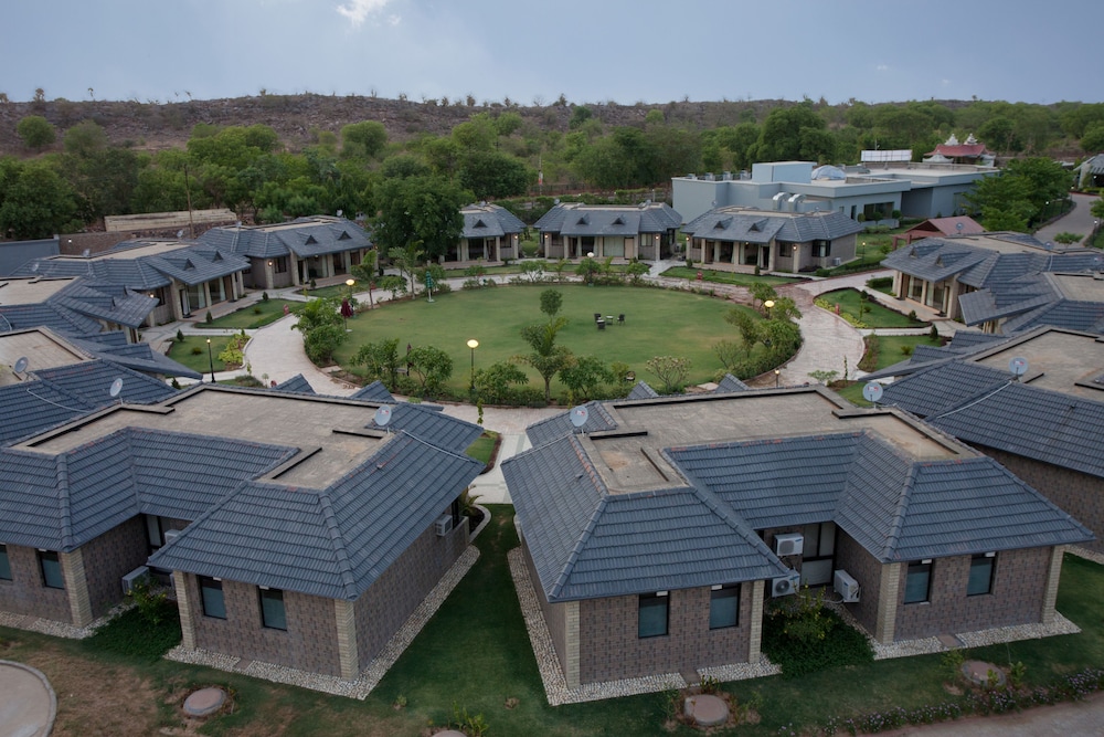 Shri Radha Brij Vasundhara Resort & Spa — hotel in Mathura