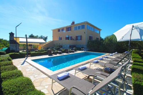 House Sisan 2209 — 4-Star Luxury Hotel in Liznjan, Croatia