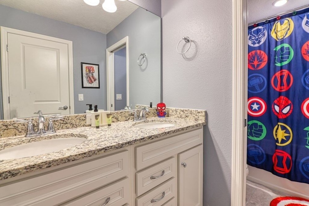 Daniel's Townhome Getaway At Windsor Island Resort 5 Bedroom Townhouse by Redawning Davenport - photo 19