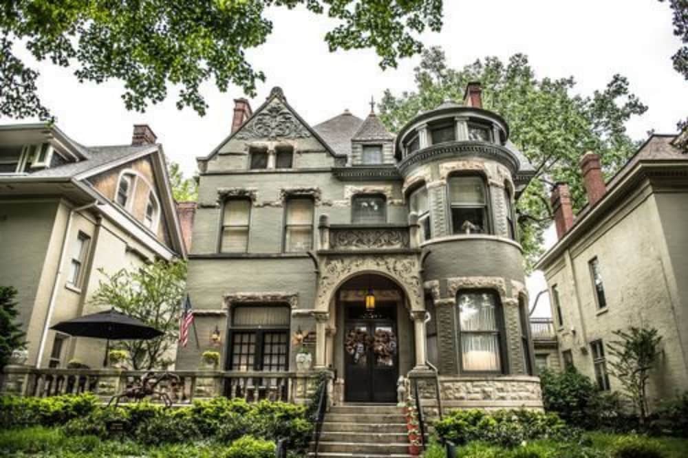 Inn At St James Court — Louisville