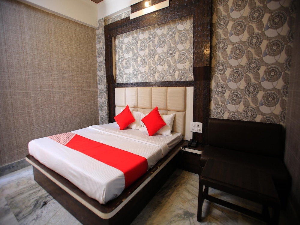 OYO 12842 Hotel Sumit Lodge in Katra, India