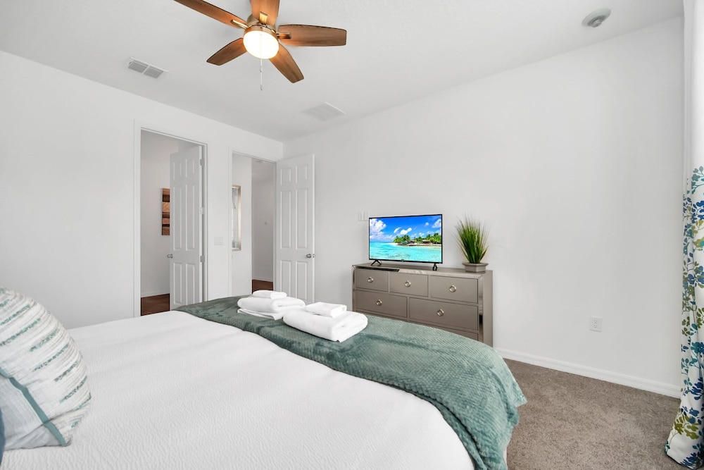 New Decor With Mickey Nemo Tinkerbell & Star Wars Rooms Private Pool and Game Room - photo 15