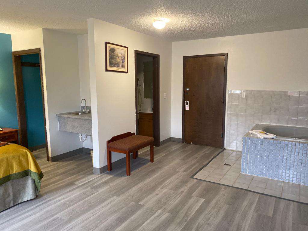Americas Best Value Inn West Frankfort - photo 7