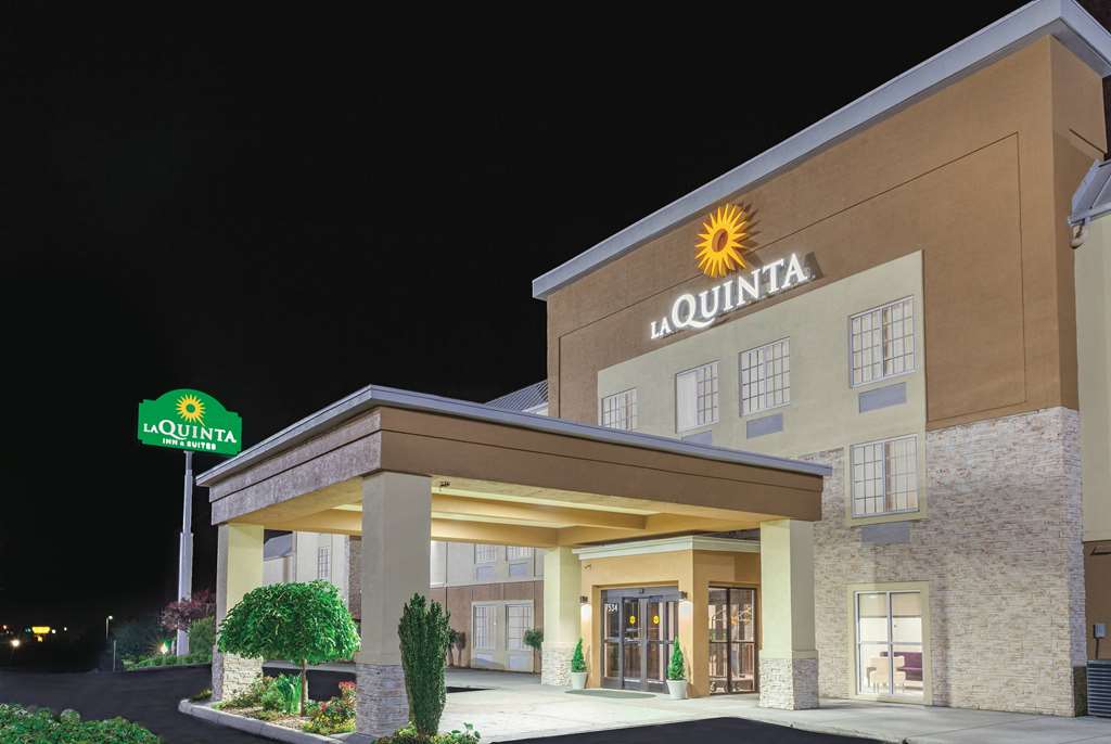La Quinta Inn & Suites by Wyndham Knoxville North I 75 - featured photo