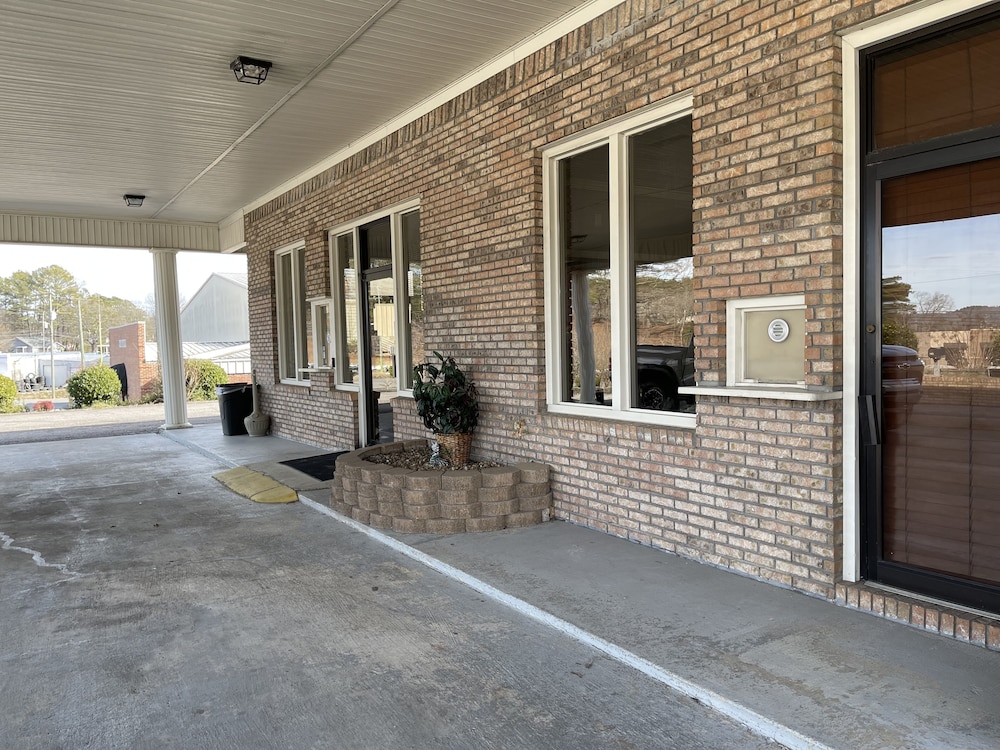 Covered Bridge Inn & Suites - photo 12