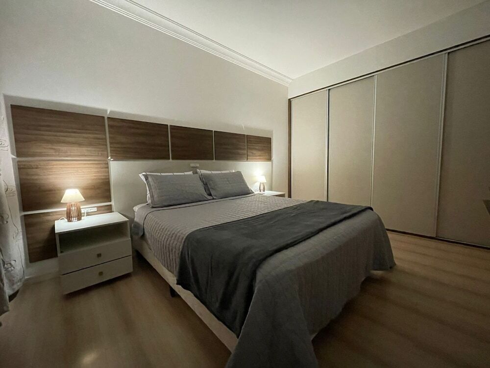 Linda Vista Um apartamento por andar 3 Suítes 2 Garagens