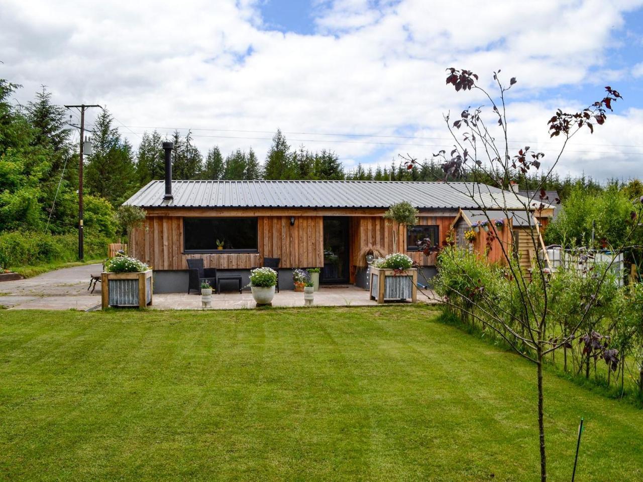 Dark Sky Lodge — 4-Star Luxury Hotel in Cray, United Kingdom