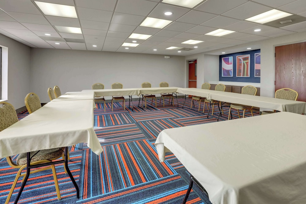 Hampton Inn & Suites St. Louis Edwardsville - photo 64