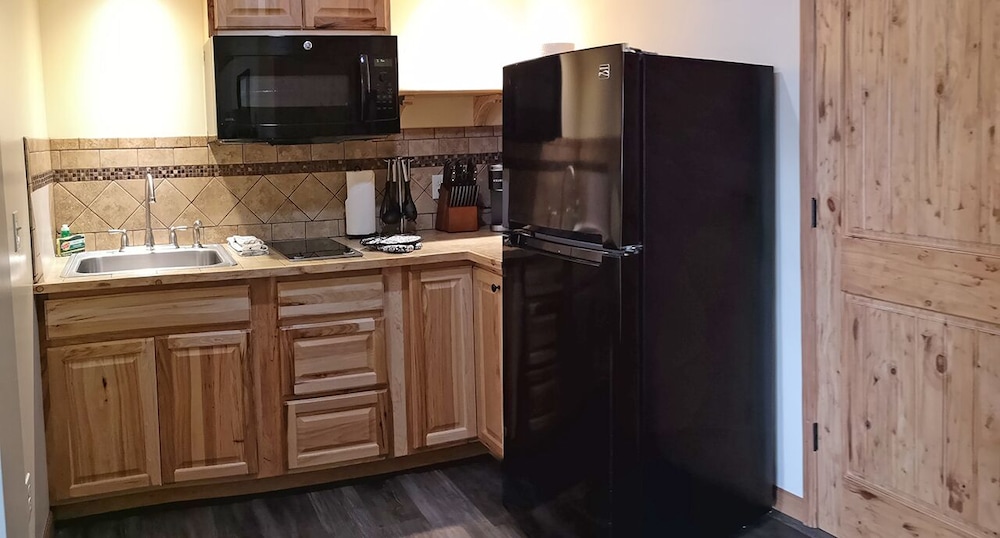 Yellowstone Riverside Cottages - photo 35