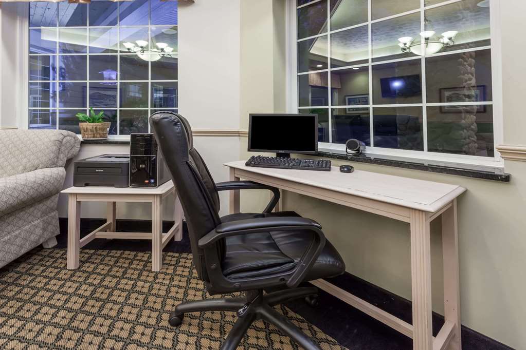 Days Inn by Wyndham Pentwater - photo 15