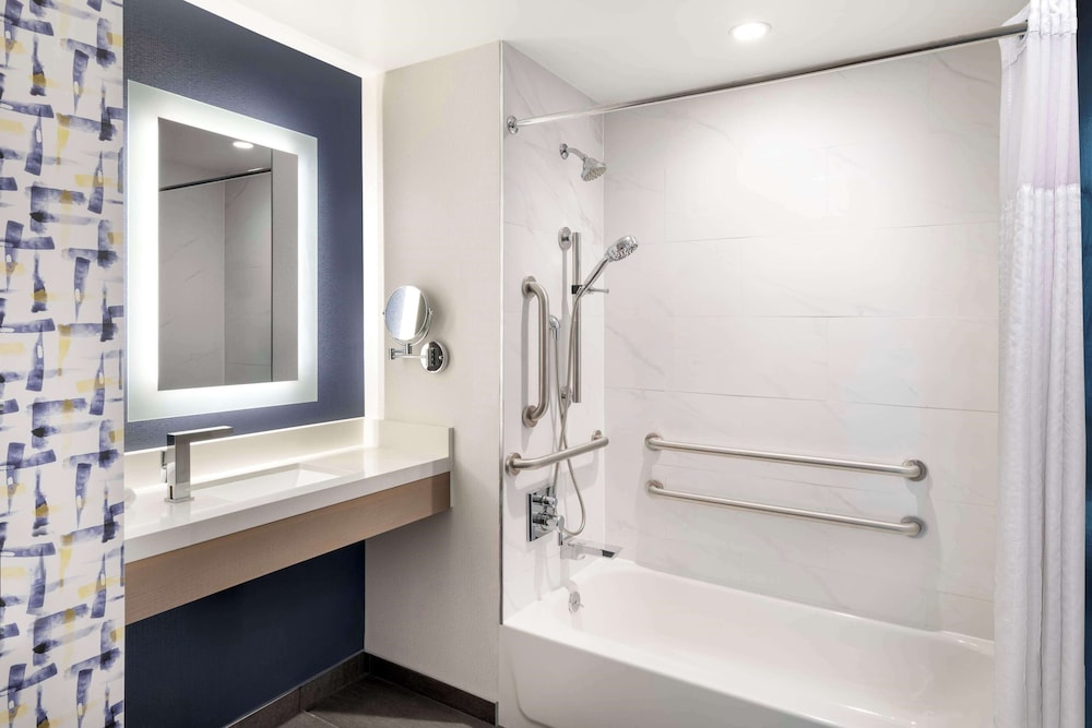DoubleTree by Hilton Long Island City NY - photo 18