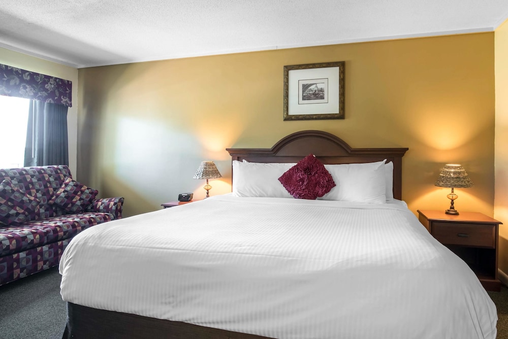 Econo Lodge Inn & Suites Tilton - photo 9
