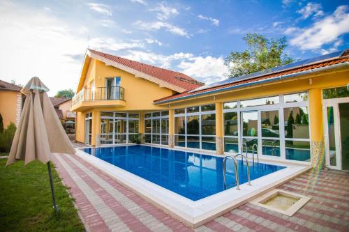 Ella Residence Panzió — 4-Star Luxury Hotel in Hajduszoboszlo, Hungary