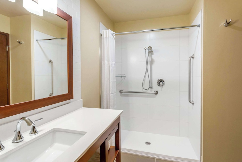 Comfort Suites Burlington near I 5 - photo 25