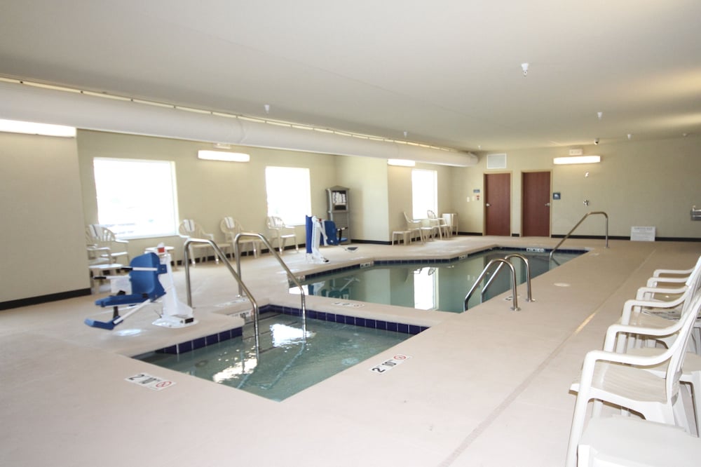 Cobblestone Hotel & Suites Devils Lake - photo 26