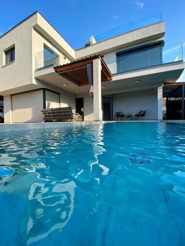 Villa Mare e Sole — 4-Star Luxury Hotel in Liznjan, Croatia