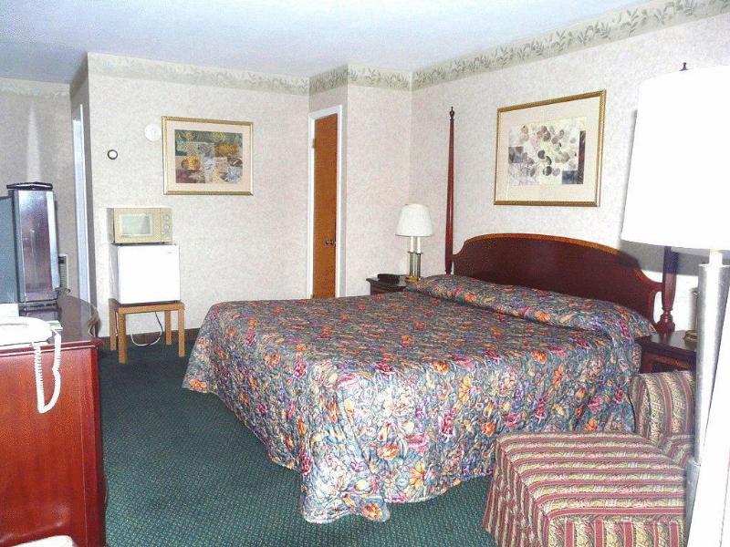 Knights Inn Lenox - photo 12