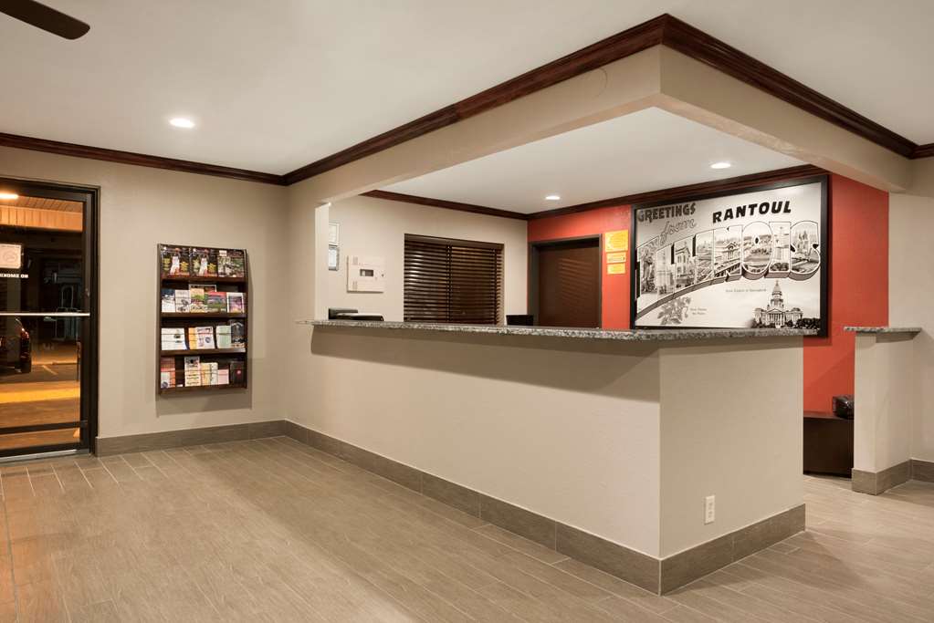 Super 8 by Wyndham Rantoul - photo 4