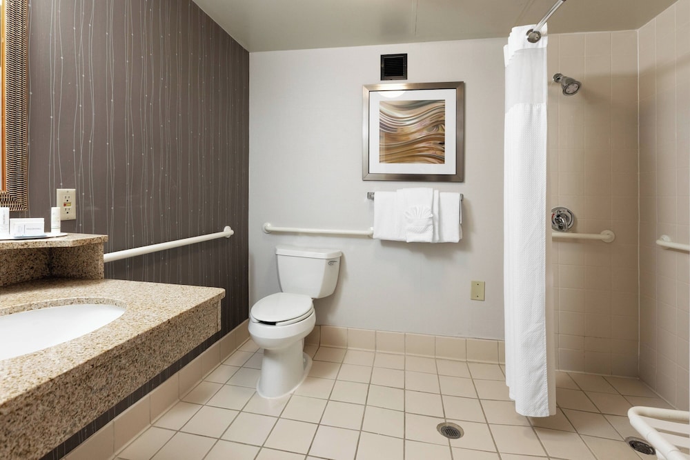 Courtyard by Marriott Dallas Fort Worth Bedford - photo 17