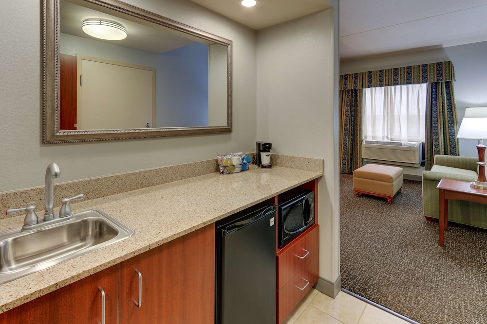 Hampton Inn & Suites Indianapolis Airport - photo 29