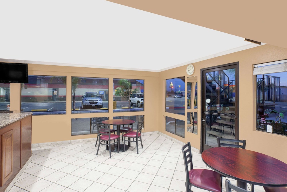 Days Inn by Wyndham Lost Hills - photo 2