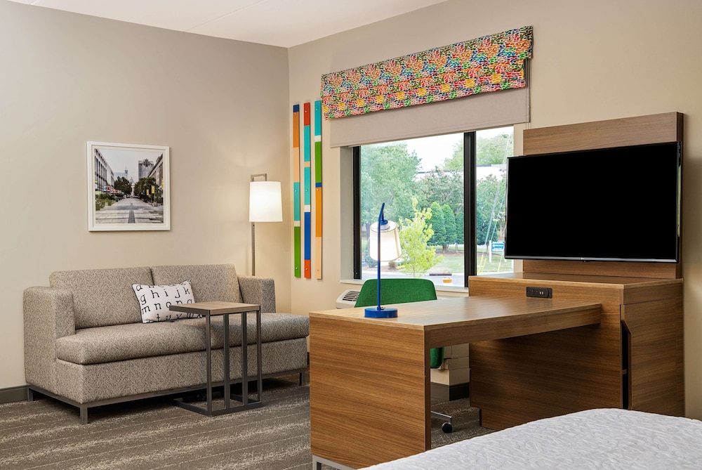 Hampton Inn & Suites Raleigh Midtown - photo 13
